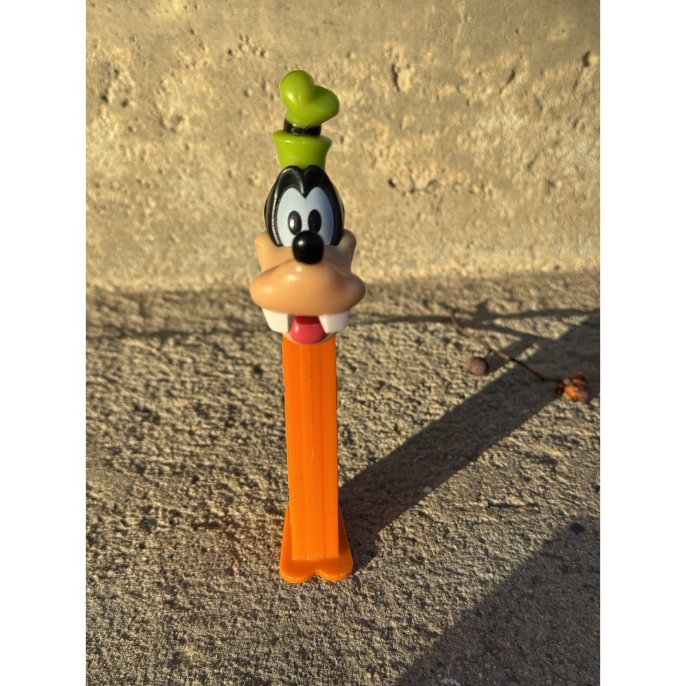 Goofy‎ Pez Dispenser with feet-retired Walt Disney